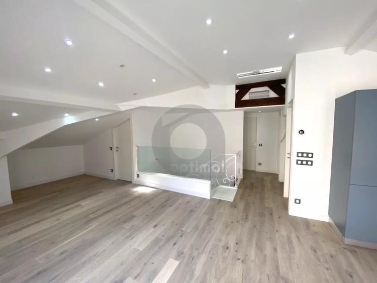 A VENDRE MENTON CENTRE 3P DERNIER ETAGE 62M2 AVEC TERRASSE 38M2