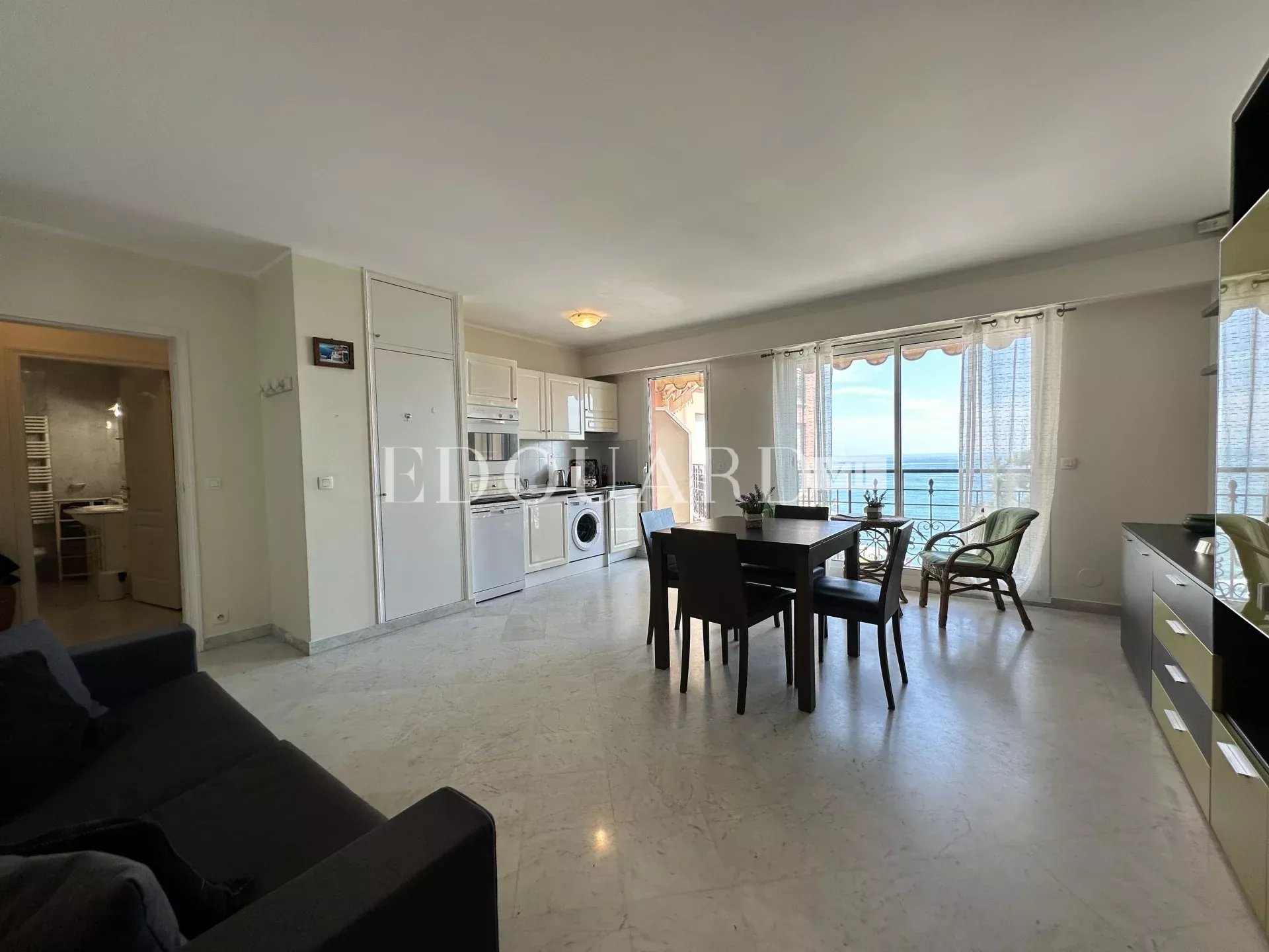 Deux pièces à vendre dans résidence de grand standing avec conciergerie, piscine, sauna et salle de sport