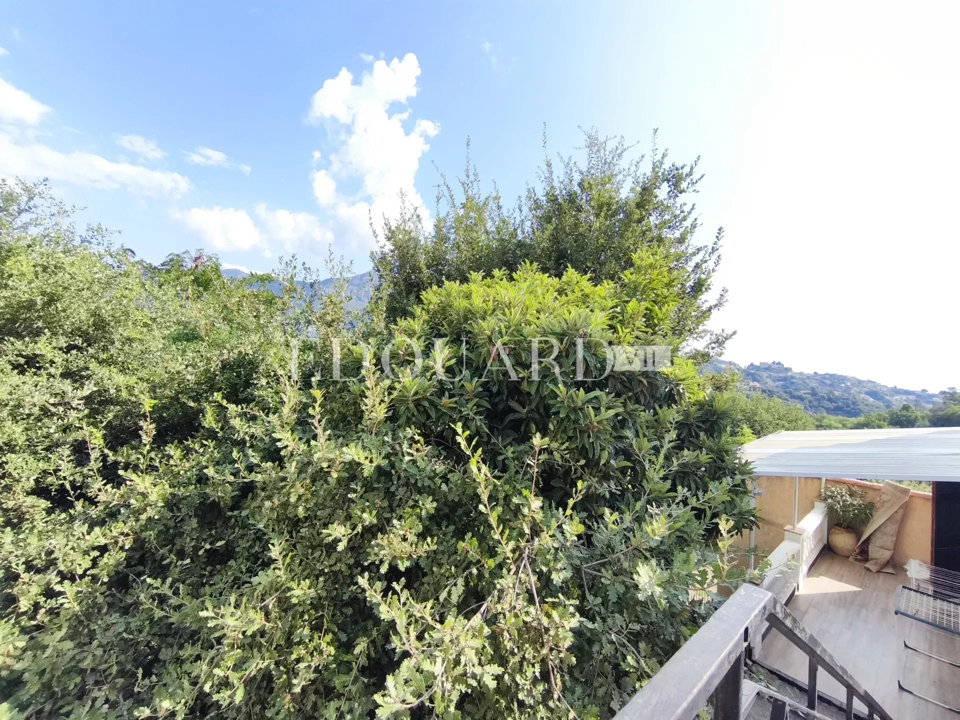 Villa provençale de 350 m² divisée en plusieurs appartements, idéale résidence principale ou investissement locatif