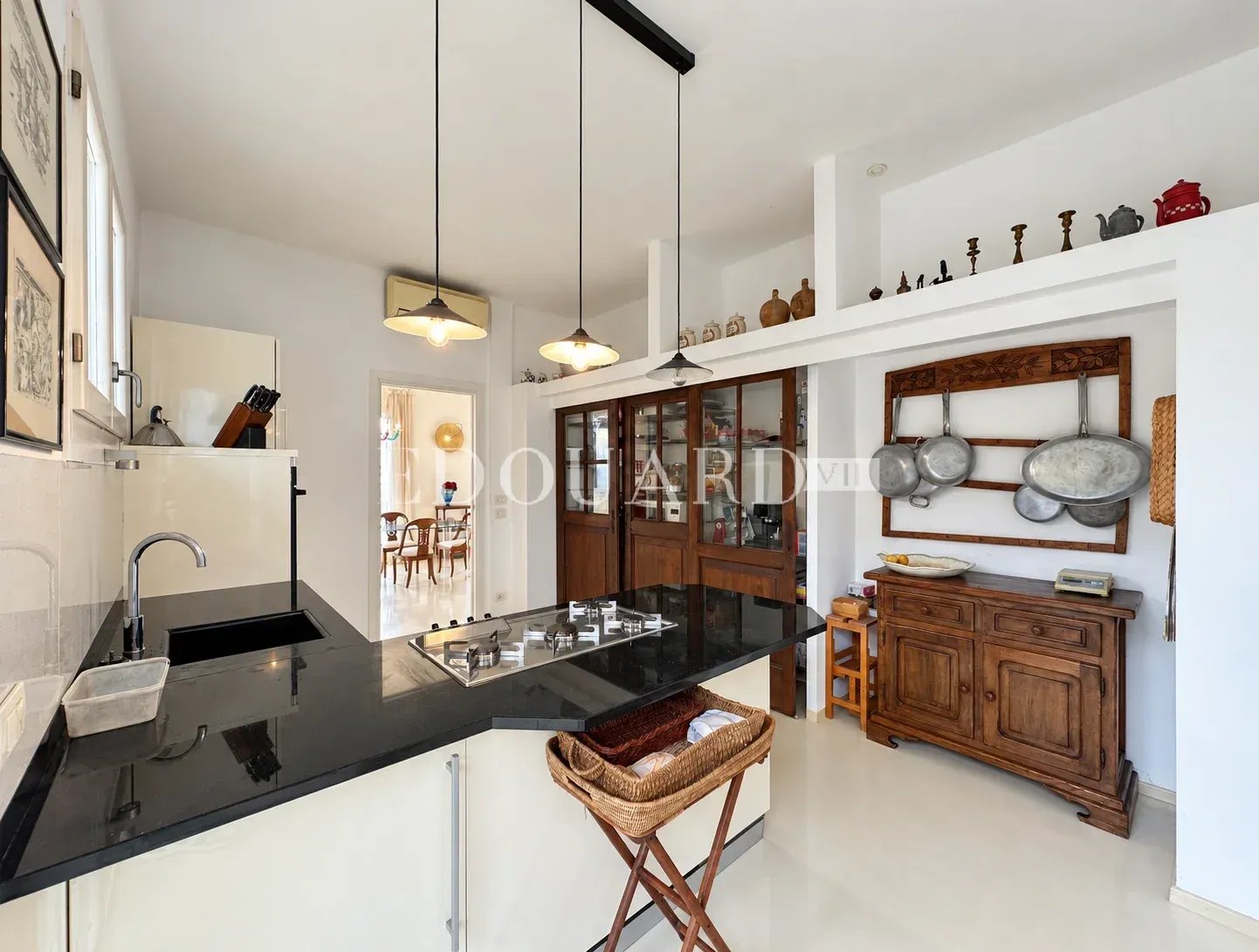Magnifique haut de villa avec terrasse, splendide vue mer panoramique, jardin, piscine et garage