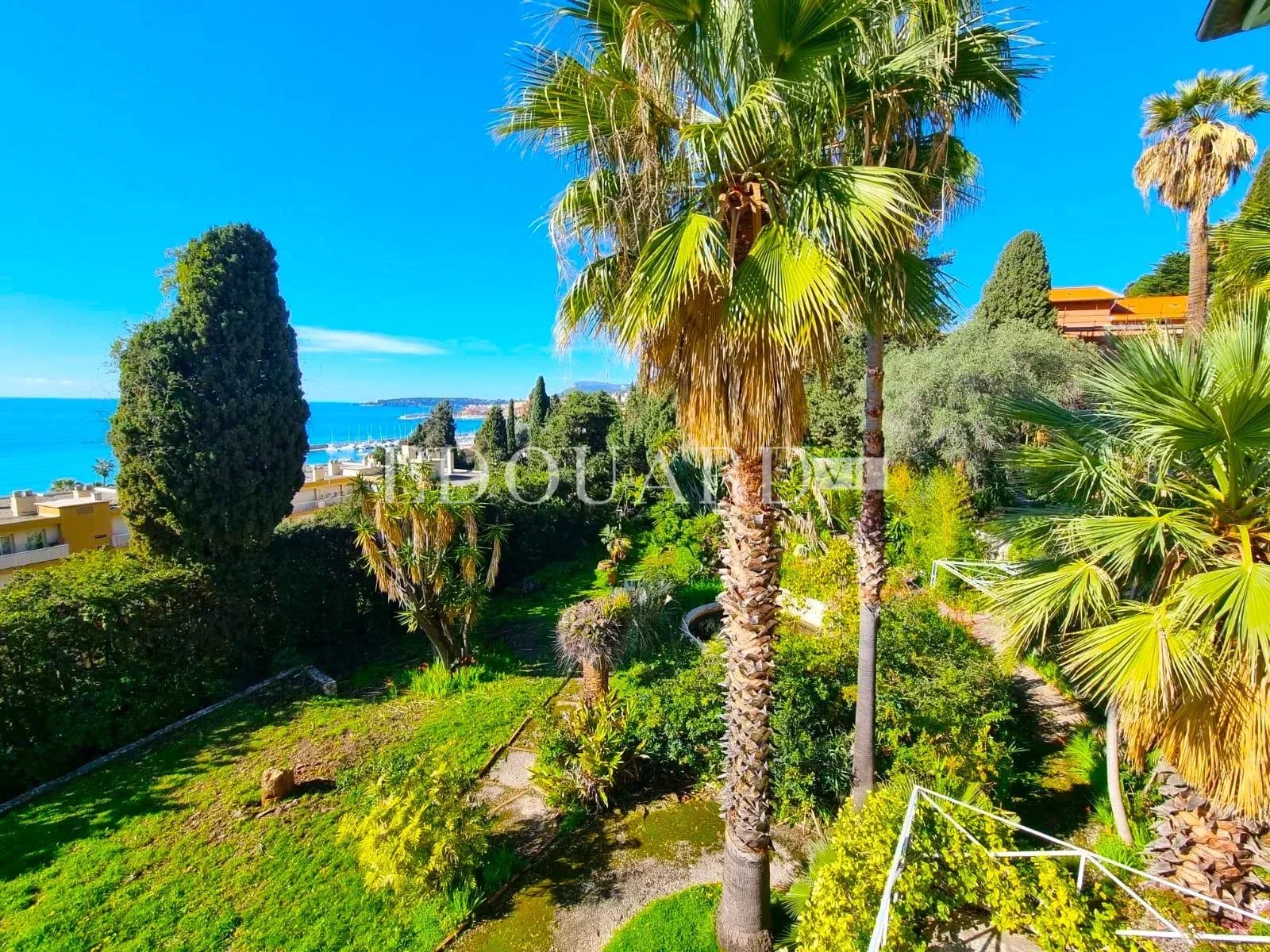 Magnifique propriété avec splendide vue mer panoramique, grande piscine, vaste pool house et immense jardin arboré