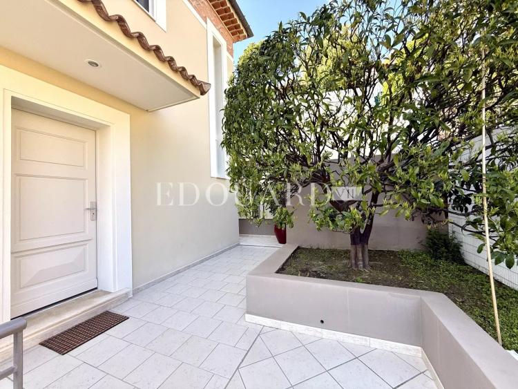Maison d’exception à vendre à Menton Borrigo avec bassin chauffé, vaste terrasse et belle vue mer panoramique