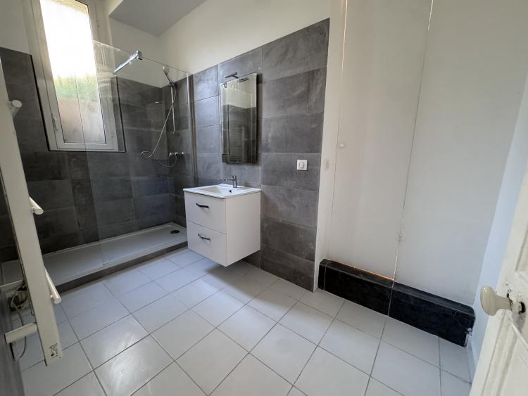 Menton – Trois-pièces avec terrasse de 27 m², proche du centre