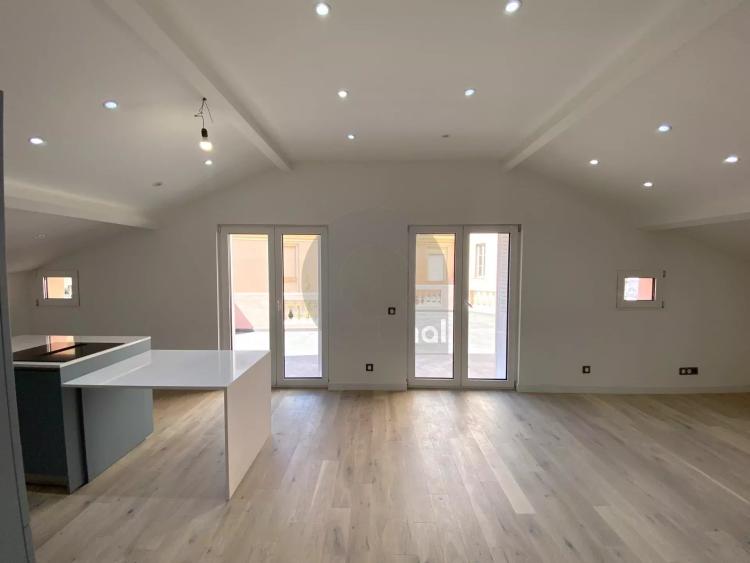A VENDRE MENTON CENTRE 3P DERNIER ETAGE 62M2 AVEC TERRASSE 38M2