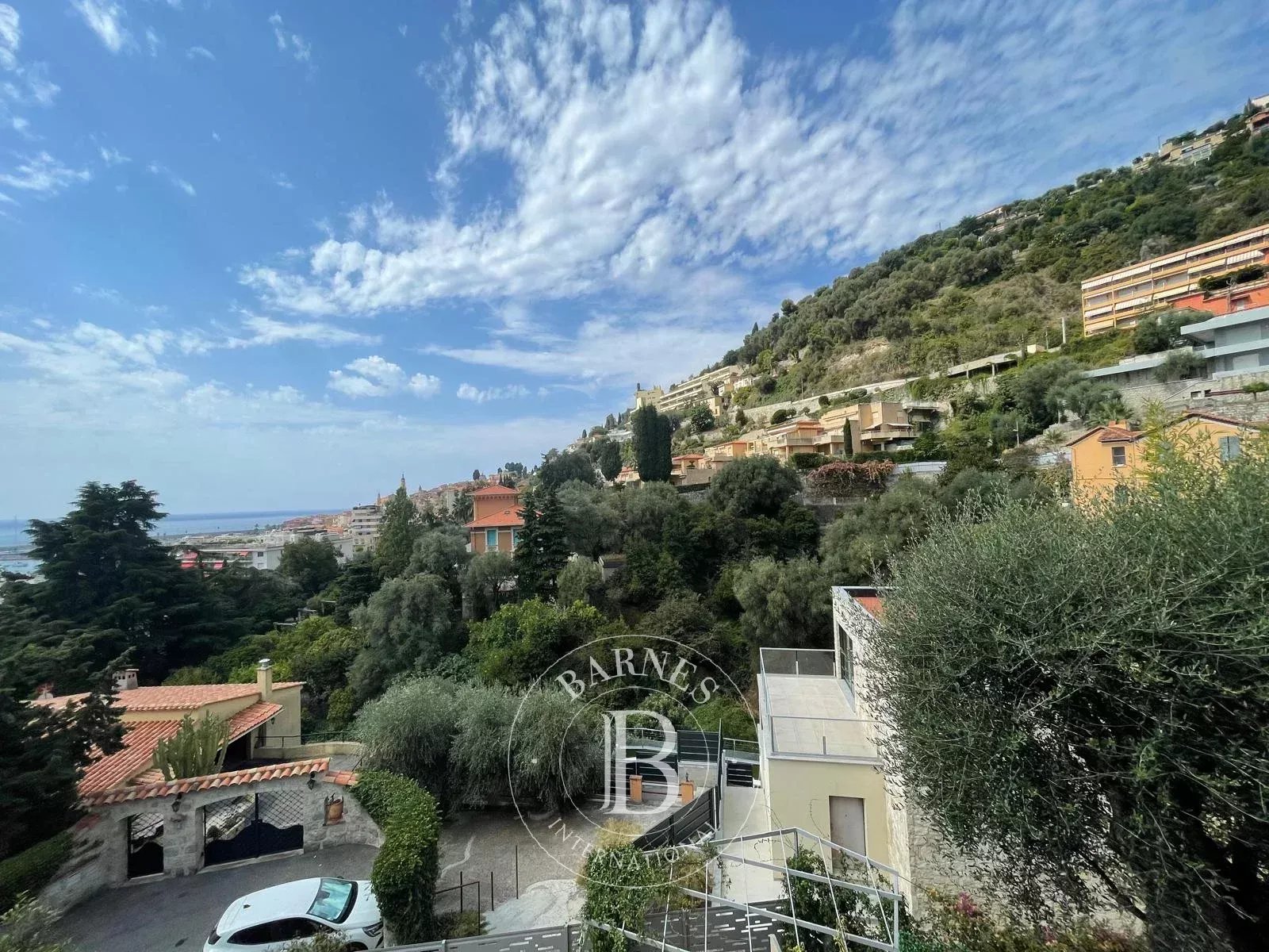 MENTON GARAVAN – RARE OPPORTUNITÉ FONCIÈRE, PERMIS PURGÉ POUR 3 APPARTEMENTS