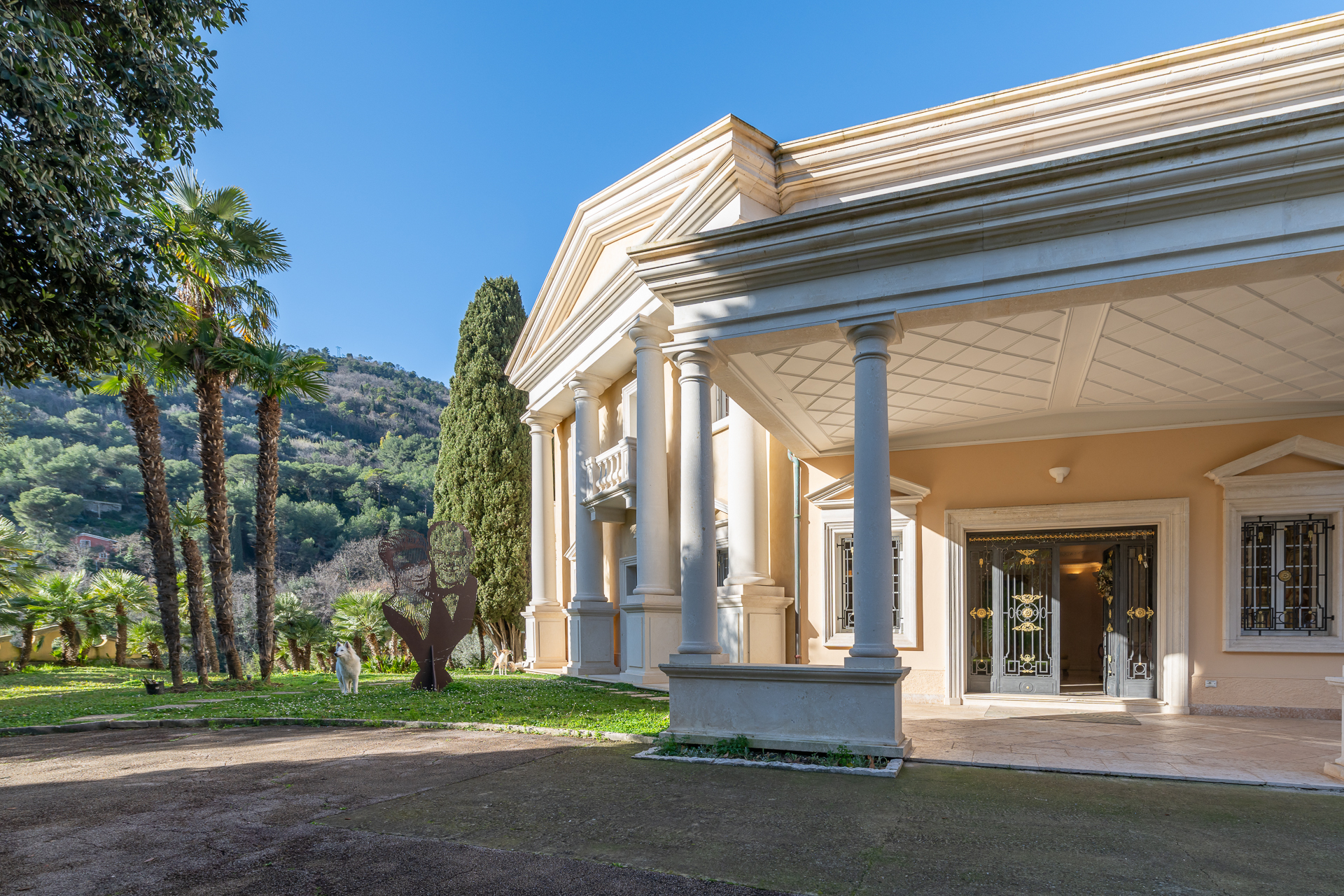 VILLA EXCEPTIONNELLE PROCHE DE MONACO