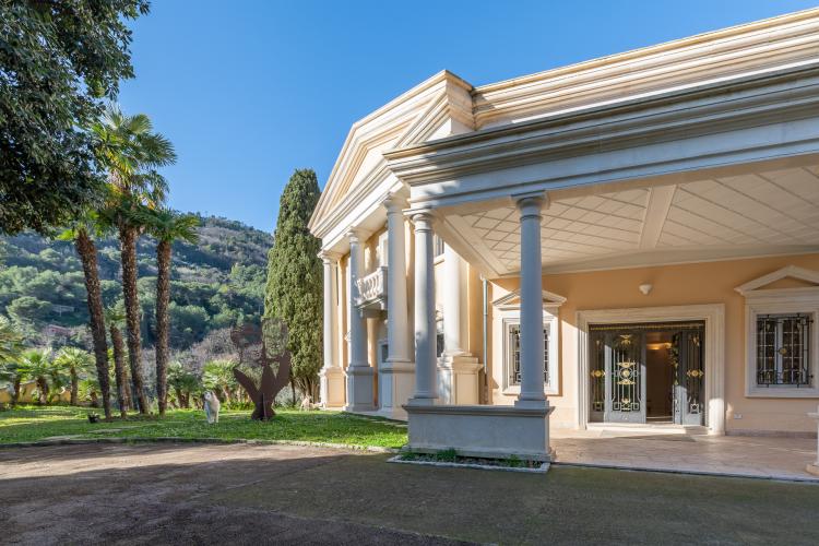 VILLA EXCEPTIONNELLE PROCHE DE MONACO