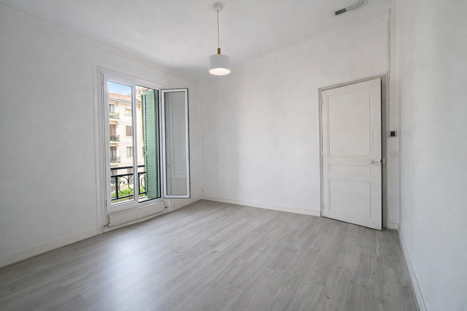 Grand appartement 5 pièces – Menton