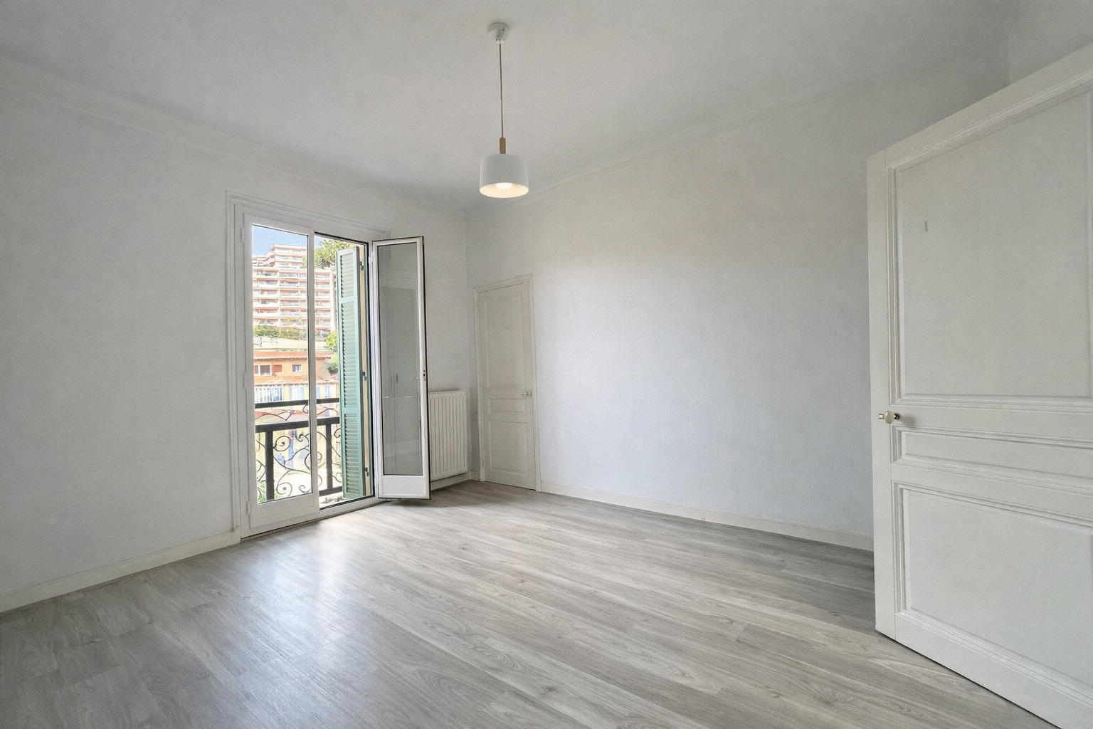 Grand appartement 5 pièces – Menton